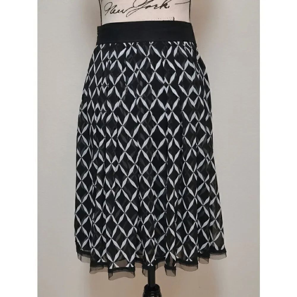 🖤🤍 WHITE HOUSE BLACK MARKET Geo Print Black White Tulle Trim Midi Skirt SIZE 2 - Picture 3 of 13
